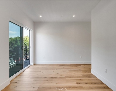 6201 La Mirada - Photo Thumbnail 9