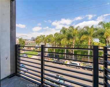 6201 La Mirada - Photo Thumbnail 11