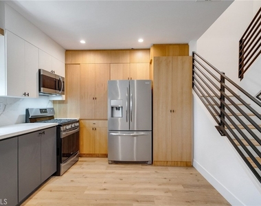 6201 La Mirada - Photo Thumbnail 4