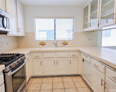 6121 Shoup Avenue - Photo Thumbnail 12