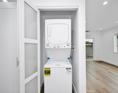 1652 E Rogers Street - Photo Thumbnail 17