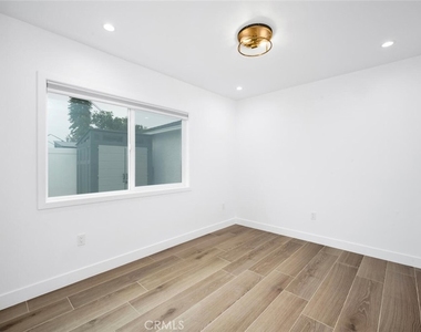 1652 E Rogers Street - Photo Thumbnail 12