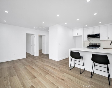 1652 E Rogers Street - Photo Thumbnail 9