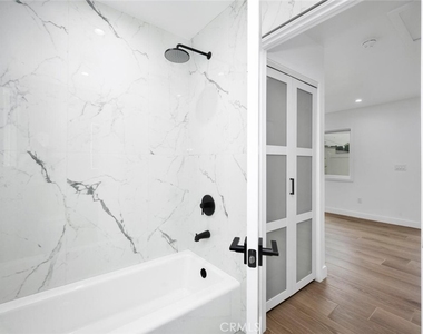 1652 E Rogers Street - Photo Thumbnail 16