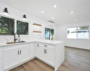 1652 E Rogers Street - Photo Thumbnail 8