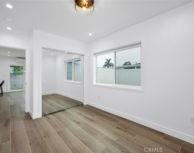 1652 E Rogers Street - Photo Thumbnail 11