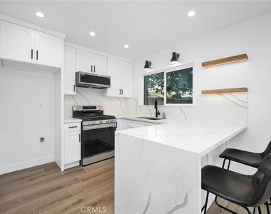 1652 E Rogers Street - Photo Thumbnail 4