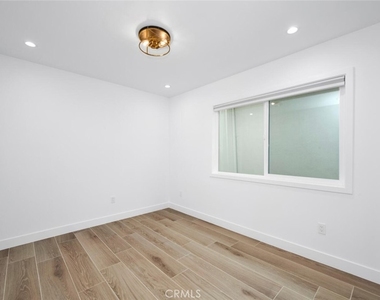 1652 E Rogers Street - Photo Thumbnail 14