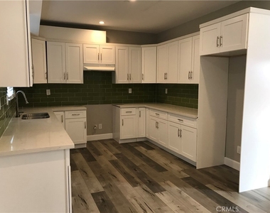 220 E 61st - Photo Thumbnail 6