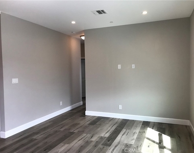 220 E 61st - Photo Thumbnail 3