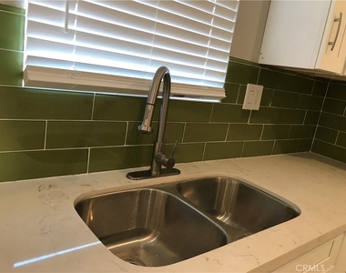 220 E 61st - Photo Thumbnail 8