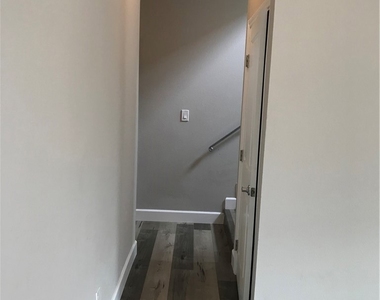 220 E 61st - Photo Thumbnail 12