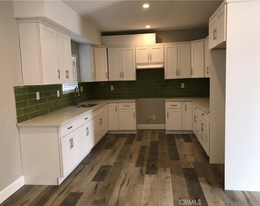 220 E 61st - Photo Thumbnail 5