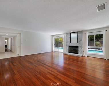 3132 E Locust Avenue - Photo Thumbnail 8