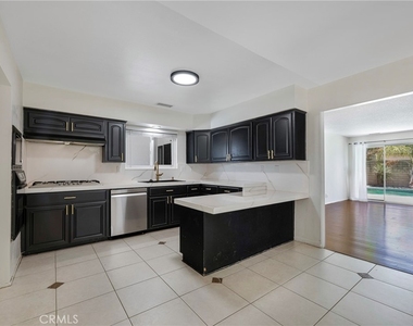 3132 E Locust Avenue - Photo Thumbnail 5
