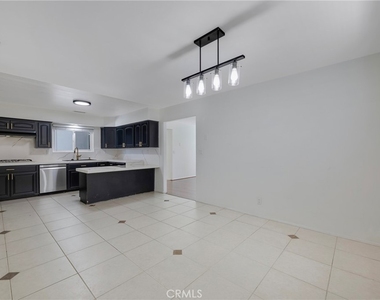 3132 E Locust Avenue - Photo Thumbnail 4