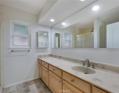 3132 E Locust Avenue - Photo Thumbnail 17
