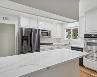 1031 Fletcher Avenue - Photo Thumbnail 8