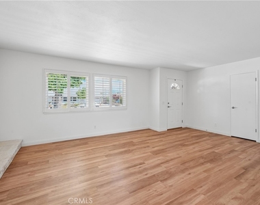 1031 Fletcher Avenue - Photo Thumbnail 2