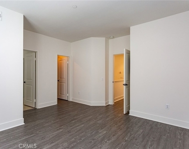 20402 Santa Ana Avenue - Photo Thumbnail 10