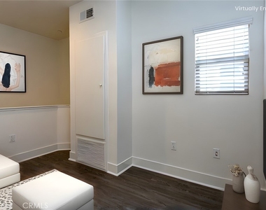 20402 Santa Ana Avenue - Photo Thumbnail 5
