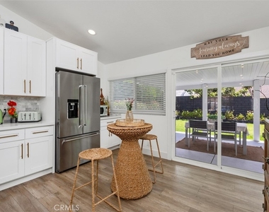 25552 Mackenzie Street - Photo Thumbnail 8