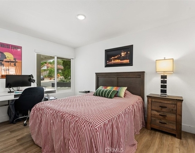 25552 Mackenzie Street - Photo Thumbnail 19