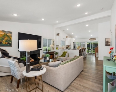 25552 Mackenzie Street - Photo Thumbnail 1
