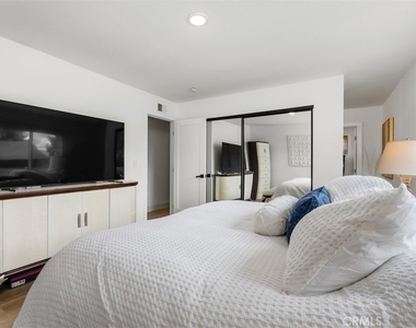25552 Mackenzie Street - Photo Thumbnail 13