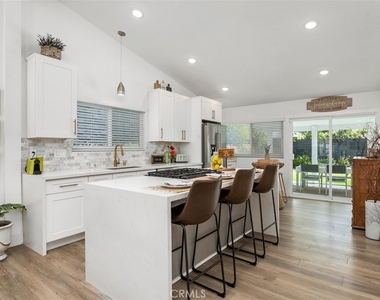 25552 Mackenzie Street - Photo Thumbnail 3