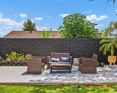 25552 Mackenzie Street - Photo Thumbnail 25
