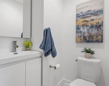 25552 Mackenzie Street - Photo Thumbnail 16