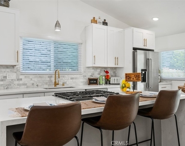 25552 Mackenzie Street - Photo Thumbnail 7