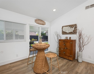 25552 Mackenzie Street - Photo Thumbnail 9