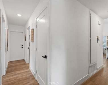25552 Mackenzie Street - Photo Thumbnail 10