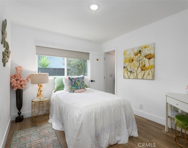 25552 Mackenzie Street - Photo Thumbnail 20
