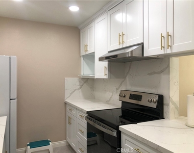 552 N Bellflower Boulevard - Photo Thumbnail 2