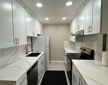 552 N Bellflower Boulevard - Photo Thumbnail 1