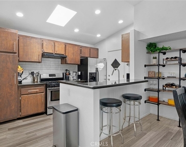 15957 Randall - Photo Thumbnail 7