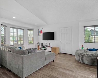 15957 Randall - Photo Thumbnail 4