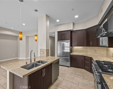 402 Rockefeller - Photo Thumbnail 5