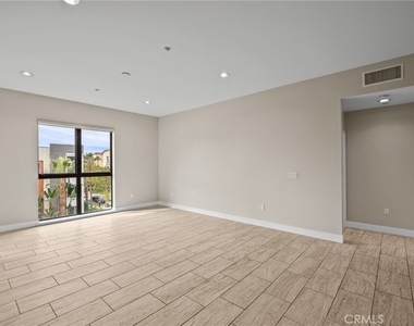 402 Rockefeller - Photo Thumbnail 8