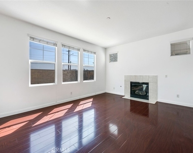 4544 Filson Street - Photo Thumbnail 3