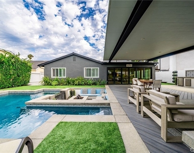 8541 Kelso Drive - Photo Thumbnail 9