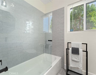 60468 Latham Trail - Photo Thumbnail 21