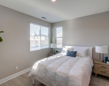 12641 Stella Lane - Photo Thumbnail 17