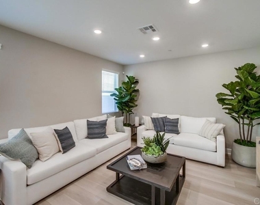 12641 Stella Lane - Photo Thumbnail 4