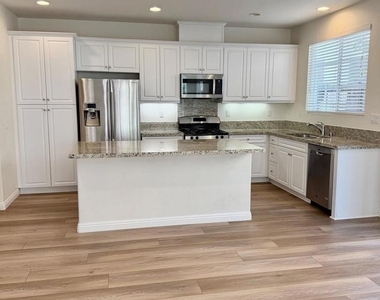 1457 Chert Drive - Photo Thumbnail 2