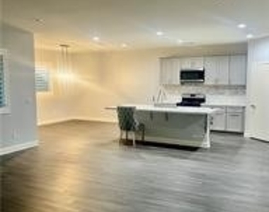 24631 Ironwood Avenue - Photo Thumbnail 5