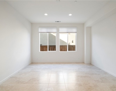 3126 Vista Terrace - Photo Thumbnail 15